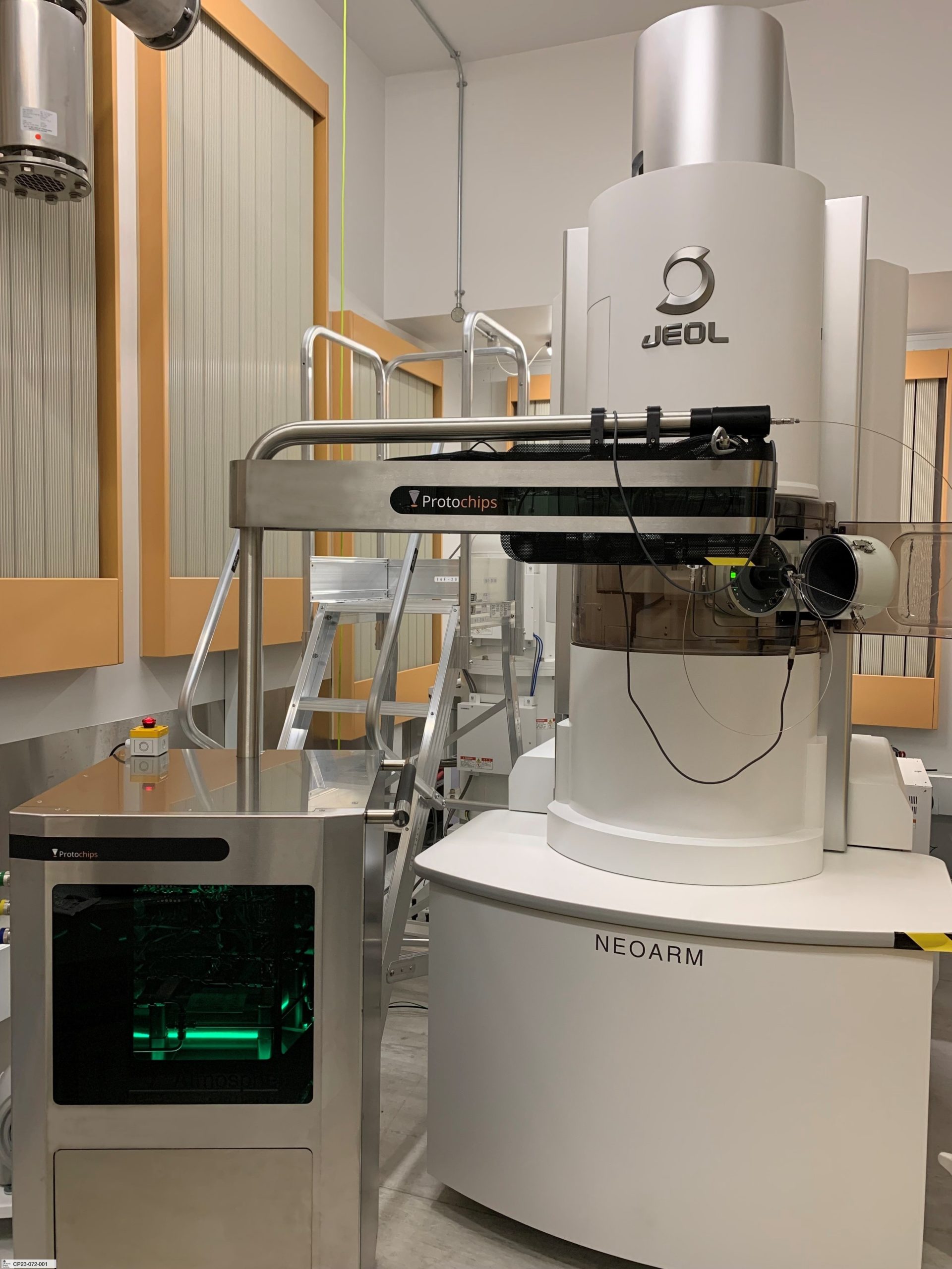 Protochips – Atmosphere Gas Cell System coupled with the JEOL NEOARM 